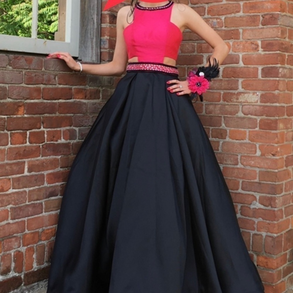 MACDUGGAL prom dress